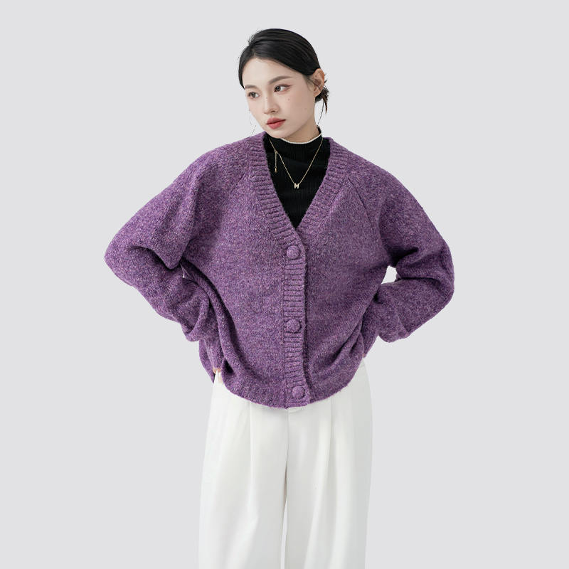 Nadčasová lákadlo romantického fialového svetr: fúze elegance, emocí a moderního stylu